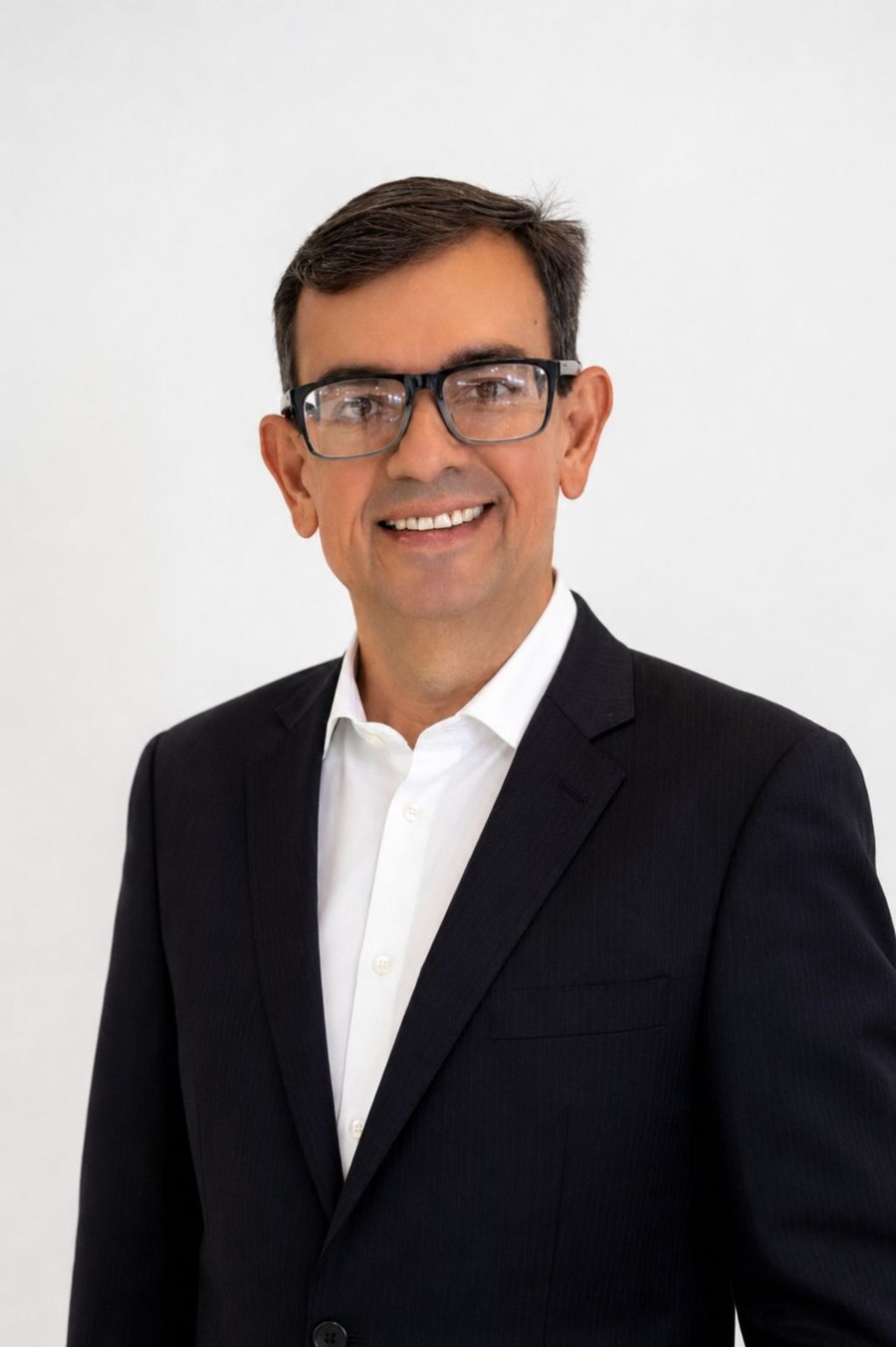 Dr. Henes Silva de Farias — retrato profissional