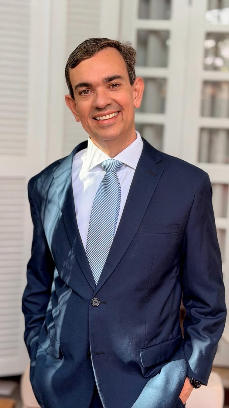 Dr. Henes Silva de Farias — médico pediatra com foco em Neonatologia, Ceres-GO